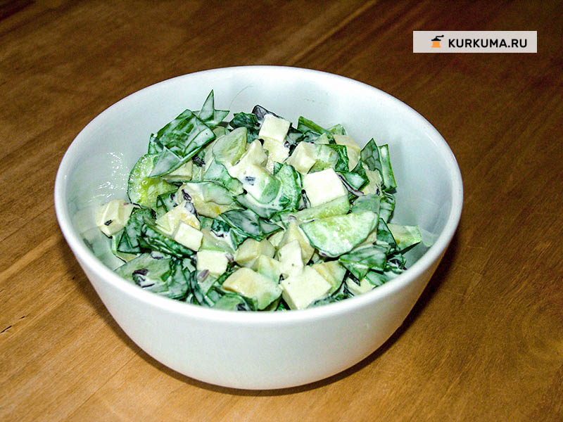 Салат из огурцов со шпинатом