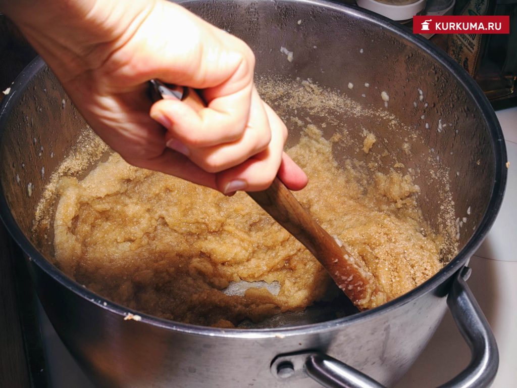 Гусь запеченный с яблоками, рисом и сухофруктами - пошаговый рецепт с фото