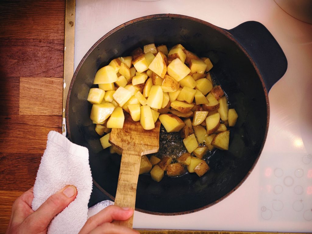 Сабджи с картошкой и капустой - рецепт с фото