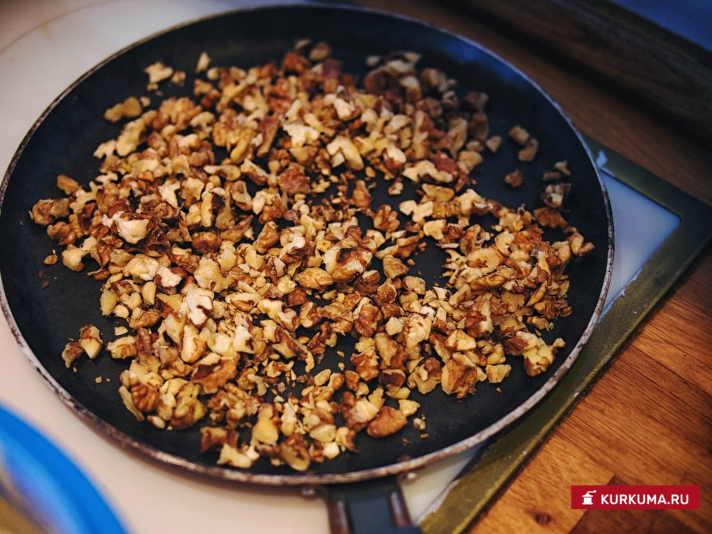 Персиковый десерт с печеньем и шоколадом