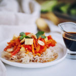 Рисовая лапша с овощами и тофу