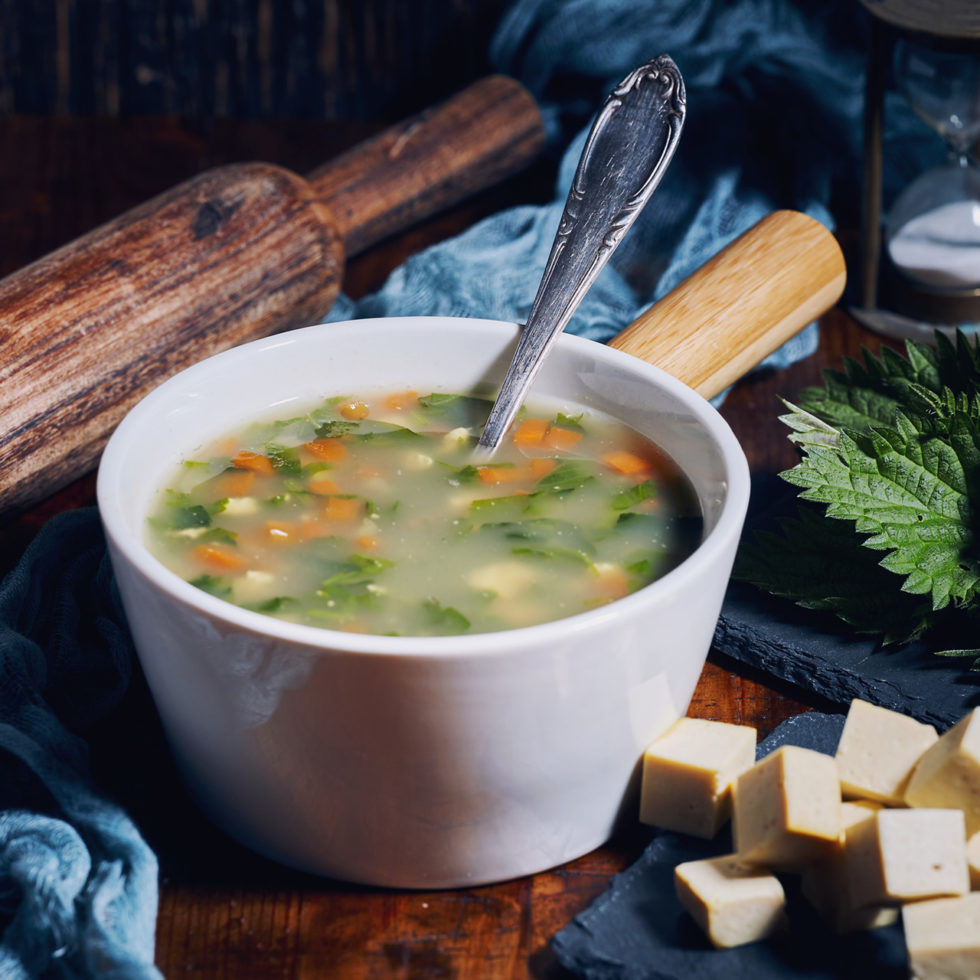 весенний суп с крапивой и снытью + тофу