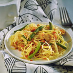 спагетти в соевым мясом и овощами